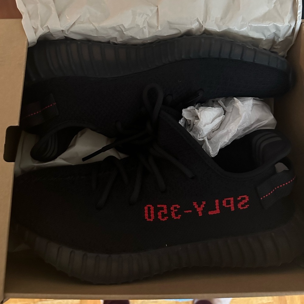 Yeezy boost 350 V2 size 8.5 blk/red — worn twice!